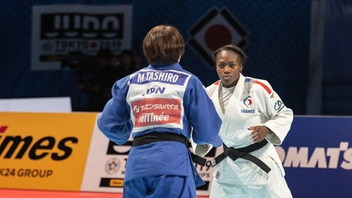 LA COLLECTE DE TROPHÉES POUR CLARISSE AGBEGNENOU